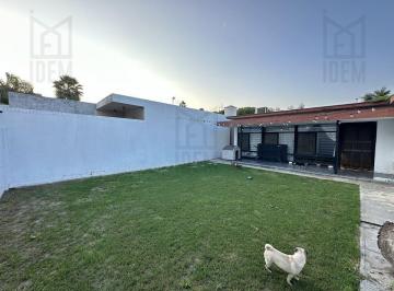 Casa · 250m² · 3 Recámaras · 4 Estacionamientos · 0108 - Casa en Venta Frente a Parque Col Anahuac, San Nicolás de Los Garza.