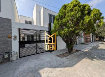 Casa · 252m² · 4 Recámaras · 1 Estacionamiento · 0734 - Casa en Venta en Santa Cecilia 3er Sector, Apodaca Nl