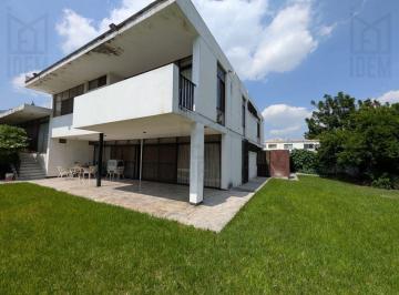 Casa · 680m² · 4 Recámaras · 3 Estacionamientos · 0731 - Casa en Venta en Mitras Sur, Monterrey Nl.