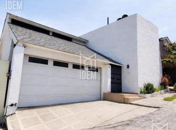 Casa · 470m² · 3 Recámaras · 2 Estacionamientos · 0806 - Casa en Venta en Cumbres 5to Sector