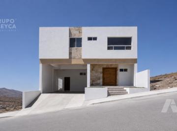 Casa · 369m² · 2 Estacionamientos · Casa en Venta en Cima del Pedregal