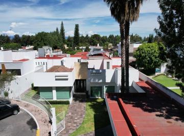 Casa · 830m² · 4 Recámaras · 4 Estacionamientos · Casa en Venta en El Club de Golf Las Fuentes