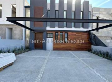 Casa de 4 habitaciones, Querétaro · Casa en Venta con 3 Recámaras Mas Estudio en Altozano Querétaro