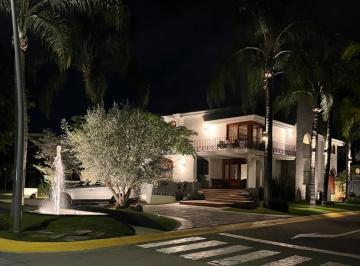 Casa · 860m² · 3 Recámaras · 9 Estacionamientos · Casa en Valle Real