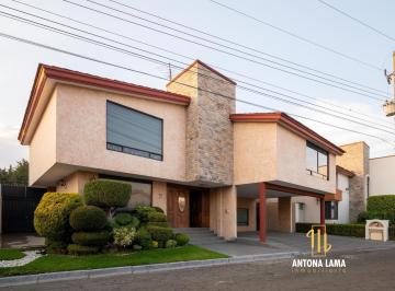 Casa · 389m² · 4 Recámaras · 2 Estacionamientos · Casa en Venta en Camino Real a Cholula, Puebla