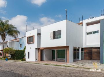 Casa · 245m² · 3 Recámaras · 2 Estacionamientos · Casa en Venta en Fraccionamiento Valle Real