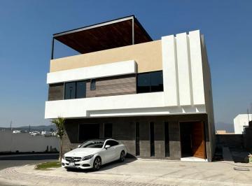 Casa en condominio · 470m² · 4 Recámaras · 3 Estacionamientos · Casa en Condominio en Fraccionamiento Zibatá