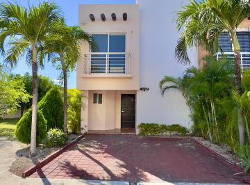Casa de 3 habitaciones, Cancún · Casa en Venta con Alberca Propia en Terrarium