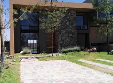 Casa · 290m² · 3 Recámaras · 3 Estacionamientos · Renta Casa en La Campiña del Bosque, León, Guanajuato, Zona Norte León