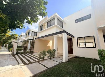 Casa · 152m² · 3 Recámaras · 2 Estacionamientos · Casa en Venta en Privada Cumbres de Novonorte, Conkal