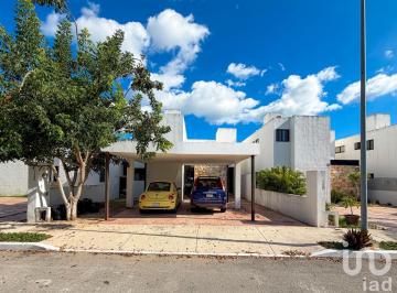 Casa · 215m² · 3 Recámaras · 2 Estacionamientos · Casa en Venta en Privada Manere en Conkal
