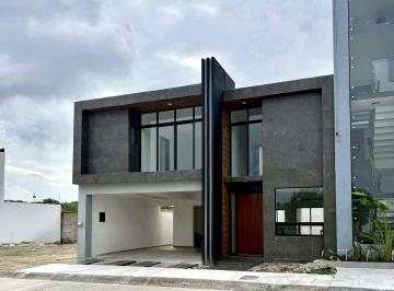Casa · 266m² · 3 Recámaras · 2 Estacionamientos · Casa con Alberca en Venta en Lomas del Dorado