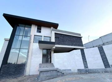 3d261b832e1b1d263d21849bf0139014bd9531964cbbeadf4cc88db447231024 · Casa en Venta en Sierra Alta - Vista Al Campo de Golf