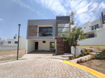 Casa · 254m² · 4 Recámaras · 2 Estacionamientos · Casa en Parque Cuernava (Lomas de Angelópolis Iii)