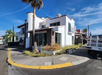 Casa en condominio de 3 habitaciones, Querétaro · Casa en Venta en Centro Sur, Dentro de un Claustro, en Esquina y con Amenidades y Deguridad 24/7