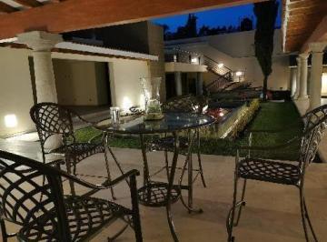 Casa · 520m² · 4 Recámaras · 3 Estacionamientos · Casa en Calle Privada, Cerrada Seguridad en Vista Hermosa