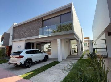 Casa de 4 habitaciones, Tlajomulco de Zúñiga · Preciosa Casa Nueva con Club Deportivo en Venta en La Rioja