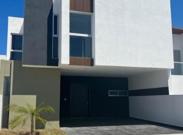 Casa · 211m² · 3 Recámaras · 2 Estacionamientos · Casa en Puerta de Alcalá, Fracc. Lomas de La Rioja
