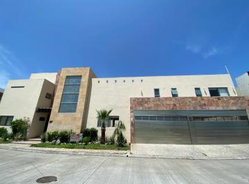 Casa · 689m² · 5 Recámaras · 6 Estacionamientos · Casa - Fraccionamiento Lomas del Sol