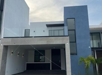 Casa · 3 Recámaras · 2 Estacionamientos · Casa en Venta en Lomas del Dorado