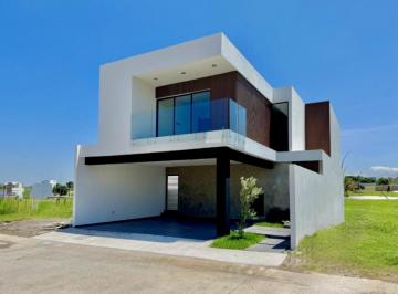 Casa · 211m² · 4 Recámaras · 2 Estacionamientos · Casa - La Riviera Veracruzana