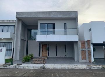 Casa · 215m² · 3 Recámaras · 2 Estacionamientos · Casa en Venta Residencial Los Manantiales