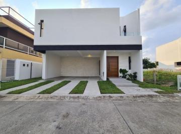 Casa · 222m² · 3 Recámaras · 2 Estacionamientos · Casa - Punta Tiburón
