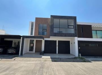 Casa · 300m² · 3 Recámaras · 2 Estacionamientos · Casa en Fraccionamiento Las Palmas