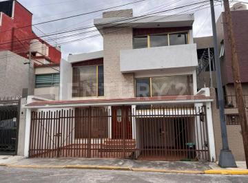 Casa · 287m² · 4 Recámaras · 2 Estacionamientos · Se Vende Casa Sola, en Calle Privada, Residencial La Escalera, Gustavo a Madero