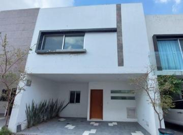Casa · 98m² · 3 Recámaras · 1 Estacionamiento · Casa en Venta en Santa Ana Tepetitlan Marsela Residencial
