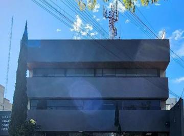 Oficina · 285m² · 4 Estacionamientos · Oficina Súper Equipada con Tres Medios Baños 285