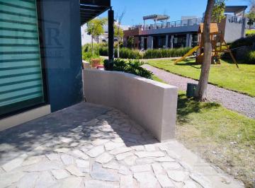 Casa · 216m² · 4 Recámaras · 3 Estacionamientos · Casa en Venta en Cumbres del Lago Juriquilla Qro.