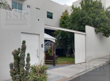 Casa · 476m² · 4 Recámaras · 4 Estacionamientos · Casa - Fraccionamiento Juriquilla Privada