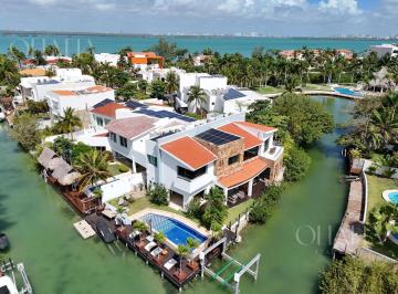 Casa · 340m² · 3 Recámaras · 3 Estacionamientos · Casa en Venta en Isla Dorada