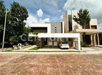 Casa · 344m² · 4 Recámaras · 2 Estacionamientos · Casa en Venta en Via Cumbres, Cancun