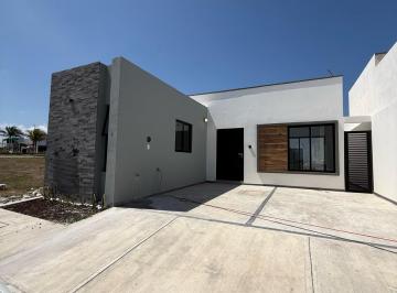Casa · 138m² · 3 Recámaras · 2 Estacionamientos · Casa en Fraccionamiento Lomas de La Rioja