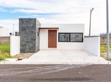 Casa · 105m² · 2 Recámaras · 2 Estacionamientos · Casa en Fraccionamiento Lomas de La Rioja