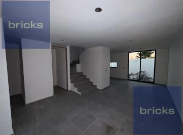 Casa en condominio · 110m² · 3 Recámaras · 2 Estacionamientos · Casa - Dos Niveles - Cd. Maderas