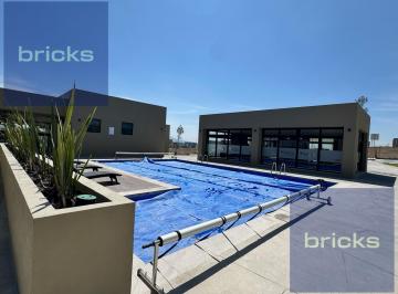 Departamento · 74m² · 2 Recámaras · 1 Estacionamiento · Departamento en Venta en Querétaro – Refugio Sur, 2 Recámaras con Alberca y Cancha de Pádel