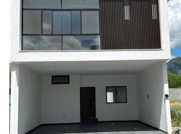 Casa · 213m² · 3 Recámaras · 2 Estacionamientos · Casa en Venta en Altares Residencial Zona Santiago N. L. / Los Cavazos