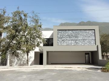 Casa · 4 Recámaras · 3 Estacionamientos · Casa en Privada Caleras / Zona Sur / Carretera Nacional
