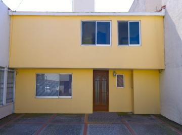 Casa · 128m² · 3 Recámaras · 2 Estacionamientos · Casa en Venta en Metepec a un Costado de de Plaza Las Americas