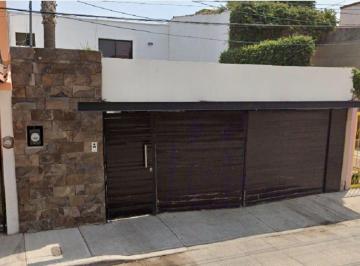 Casa de 4 habitaciones, Corregidora · Casa en Queretaro con Jardin y 4 Recamaras, Col. Tejeda, Cerca de Plazas y Vias Rapidas