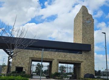 Terreno / Lote · 200m² · Lotes Residenciales en Venta en Hacienda Paraíso