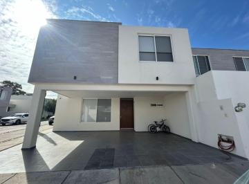 Casa · 198m² · 2 Estacionamientos · Casa en Renta en Reserva Santa Monica