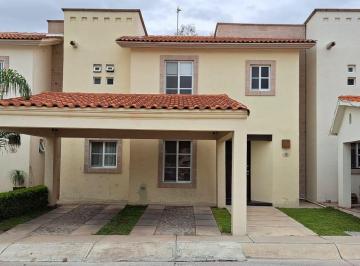 Casa · 3 Recámaras · 2 Estacionamientos · Casa en Renta en Villa Capri – Rancho Santa Mónica.