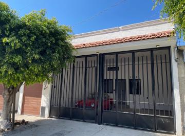 Casa de 2 habitaciones, Zapopan · Casa en Venta en Jardines del Valle