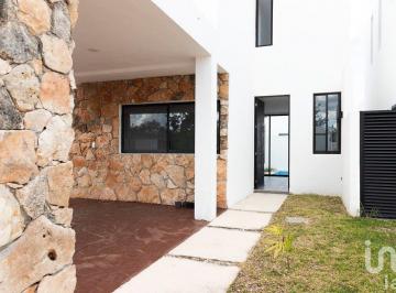 Casa · 134m² · 3 Recámaras · 2 Estacionamientos · Casa en Renta en Privada en Conkal