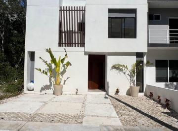 Casa de 3 habitaciones, Puerto Morelos · Casa en Venta Resd Regattas 160 m² de Terreno 3 Recámaras 2.5 Baños Seguridad Alberca Puerto Morelos
