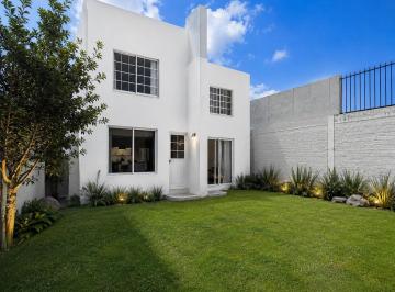 Casa en Venta en Xochimilco | 250 m² de Terreno | Amplio Jardín | Financiamiento · Casa en Xochimilco